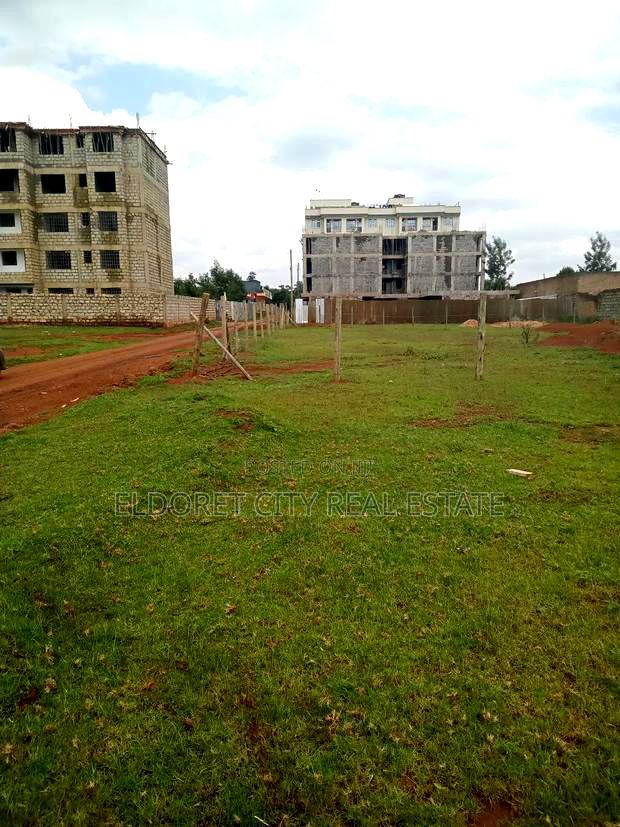 1/4 Plot Annex With Title 100 Metres From Highway.