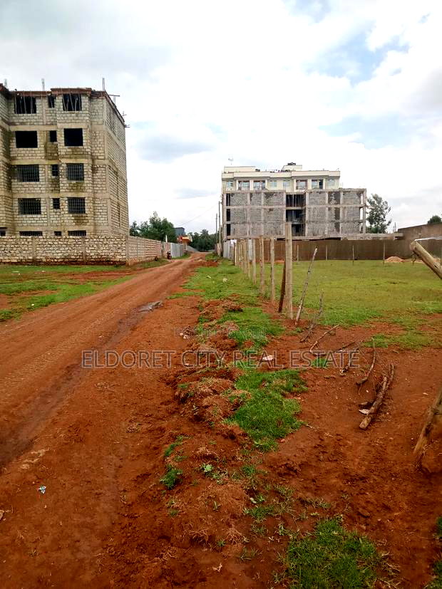 1/4 Plot Annex With Title 100 Metres From Highway.