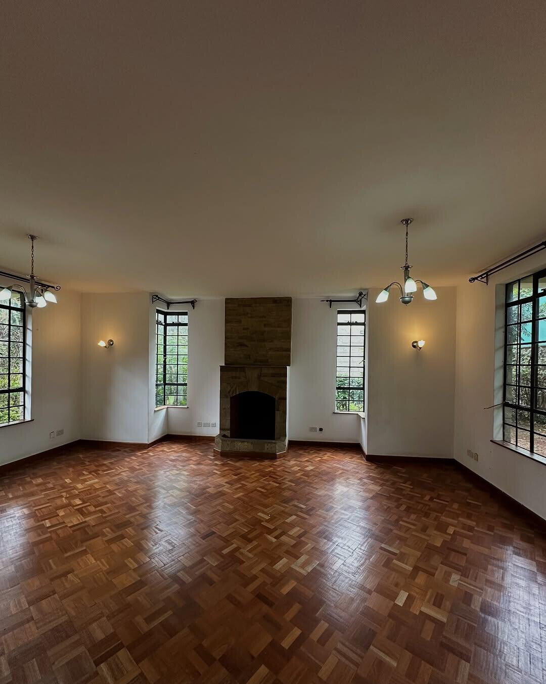 Homely 4-Bed Townhouse with DSQ & Mature Garden - Lavington