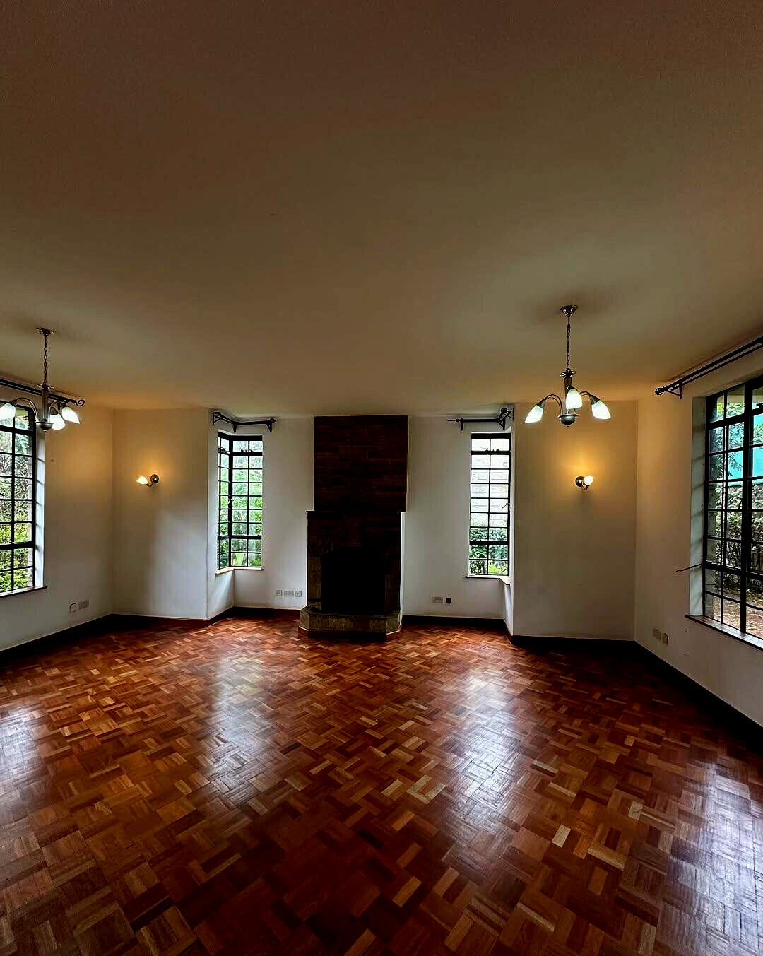 Homely 4-Bed Townhouse with DSQ & Mature Garden - Lavington