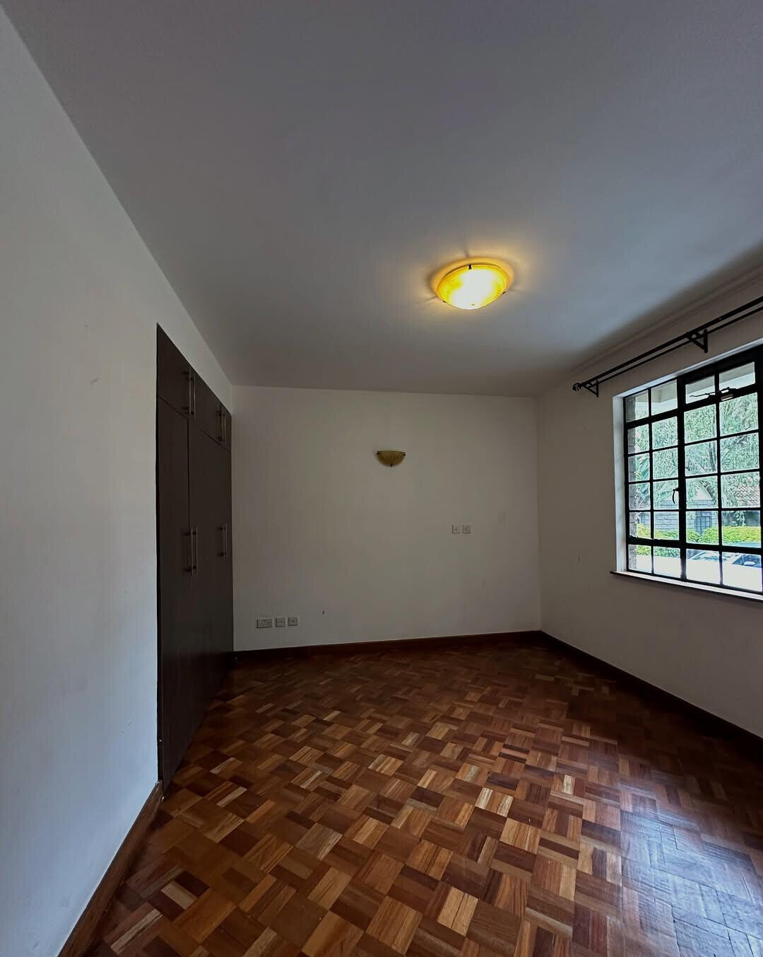 Homely 4-Bed Townhouse with DSQ & Mature Garden - Lavington