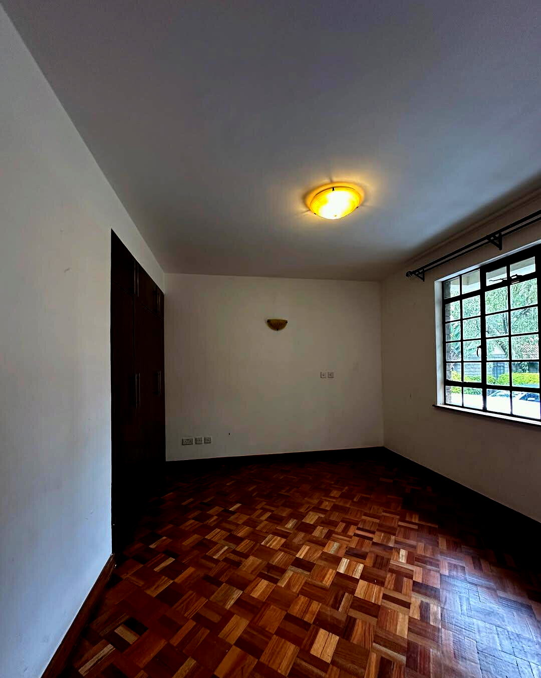 Homely 4-Bed Townhouse with DSQ & Mature Garden - Lavington