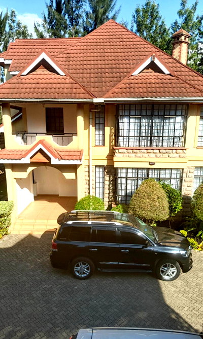 5BR Townhouse with Fireplace & DSQ - Walk to Valley Arcade