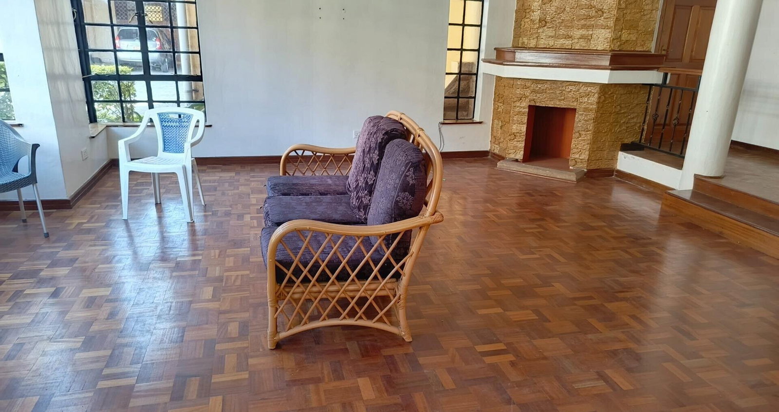 5BR Townhouse with Fireplace & DSQ - Walk to Valley Arcade