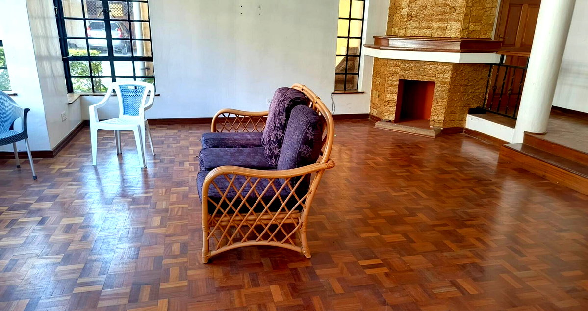 5BR Townhouse with Fireplace & DSQ - Walk to Valley Arcade