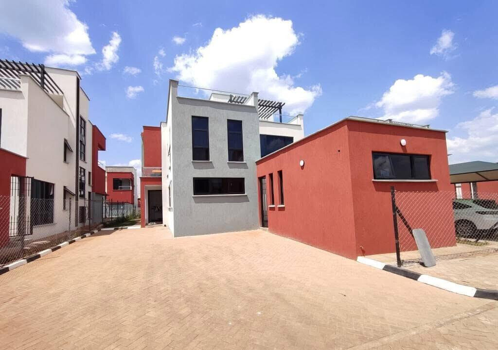 4BR All-Ensuite Detached Villa with DSQ & Pool - Membley, Ruiru