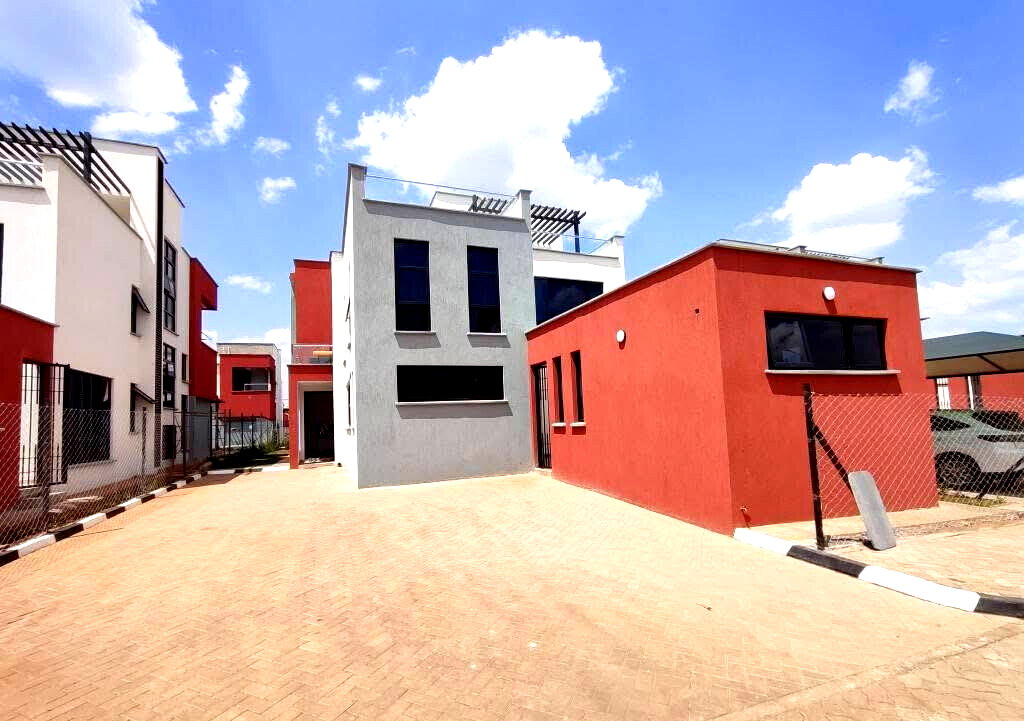 4BR All-Ensuite Detached Villa with DSQ & Pool - Membley, Ruiru