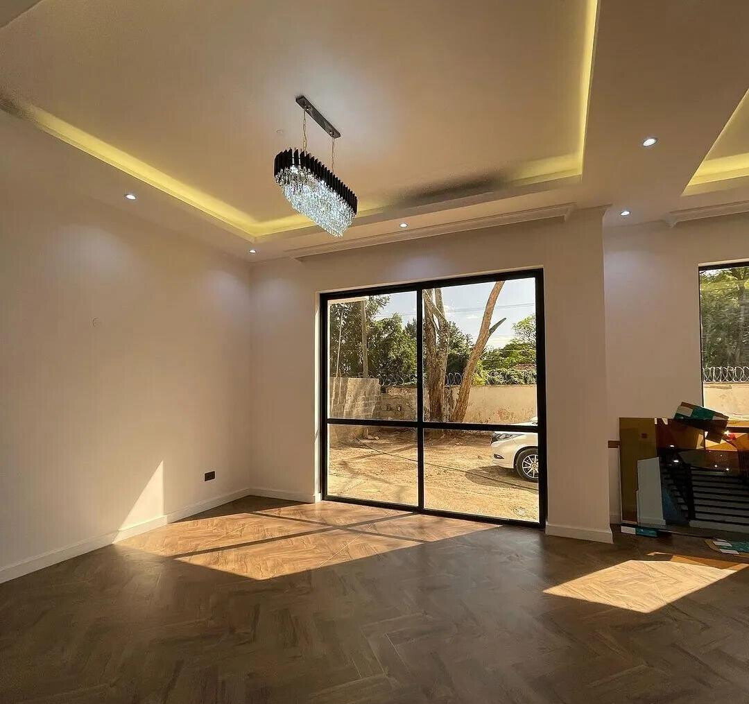 4-Ensuite Townhouse with DSQ & Solar Heating - Lavington