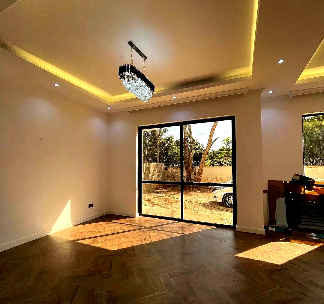 4-Ensuite Townhouse with DSQ & Solar Heating - Lavington