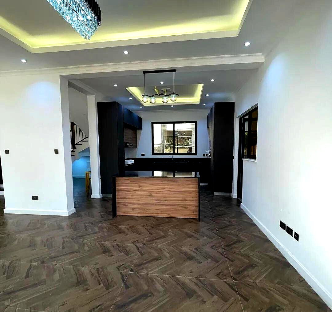 4-Ensuite Townhouse with DSQ & Solar Heating - Lavington
