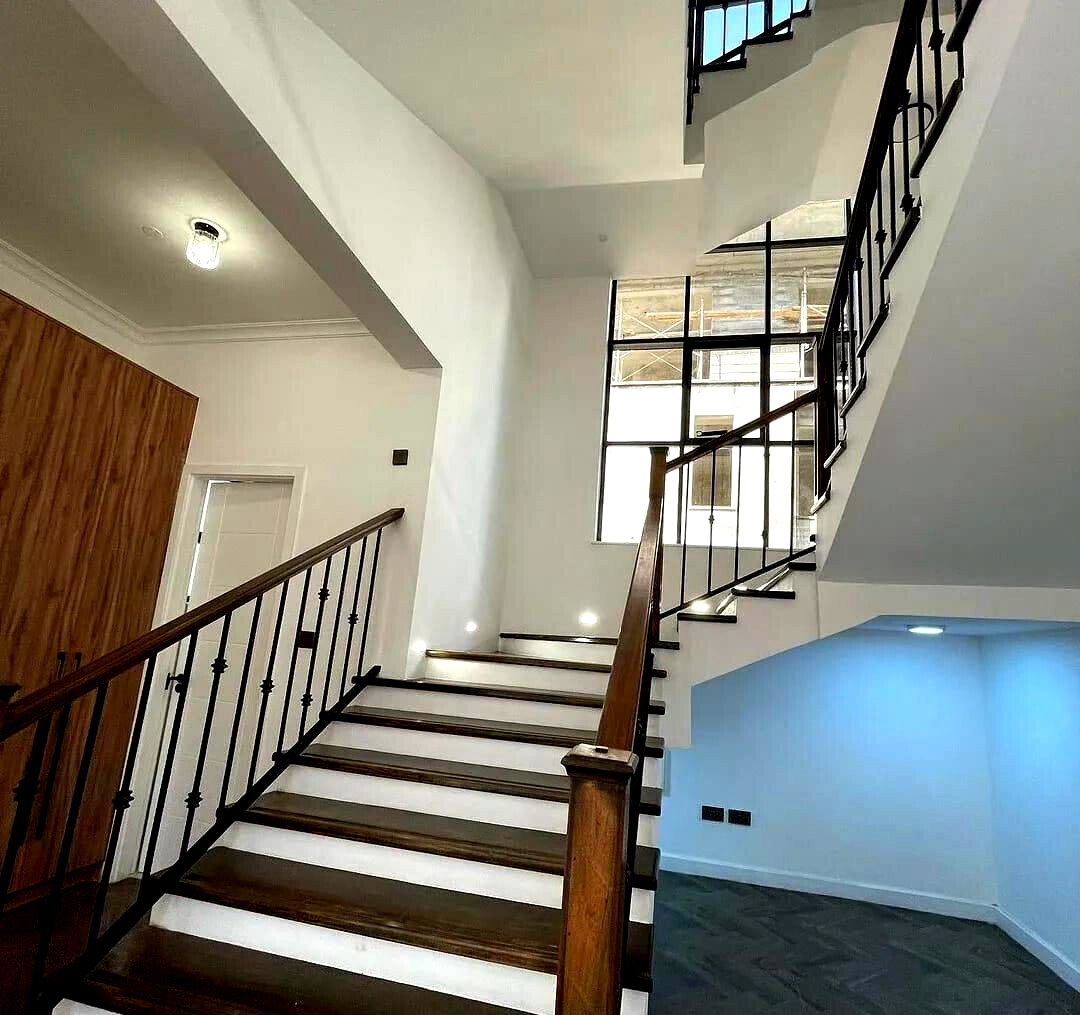 4-Ensuite Townhouse with DSQ & Solar Heating - Lavington
