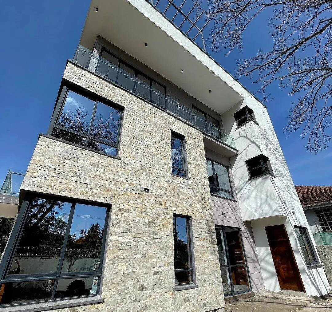 4-Ensuite Townhouse with DSQ & Solar Heating - Lavington