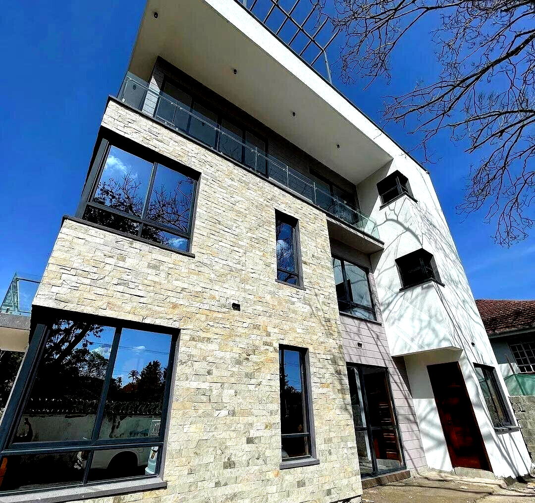 4-Ensuite Townhouse with DSQ & Solar Heating - Lavington