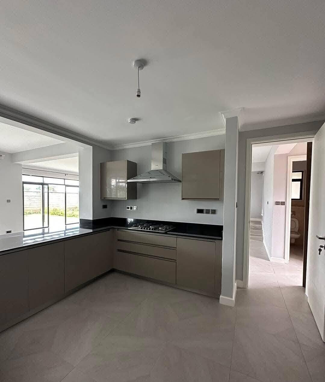 3BR Townhouse with Pool & Clubhouse - Runda, Nairobi