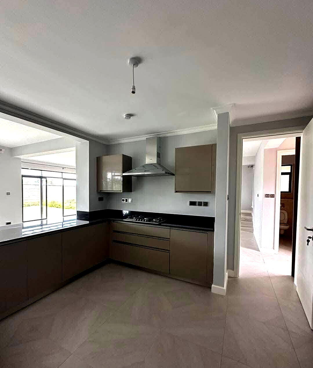 3BR Townhouse with Pool & Clubhouse - Runda, Nairobi