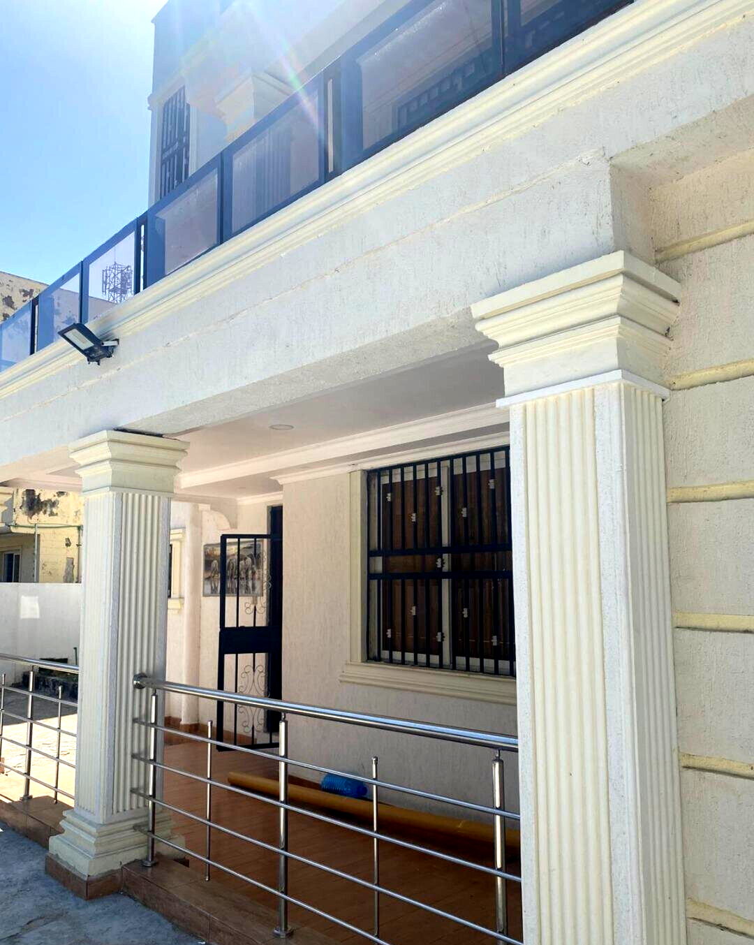 6BR All-Ensuite Townhouse with Pool, 1 Min to Beach - Nyali