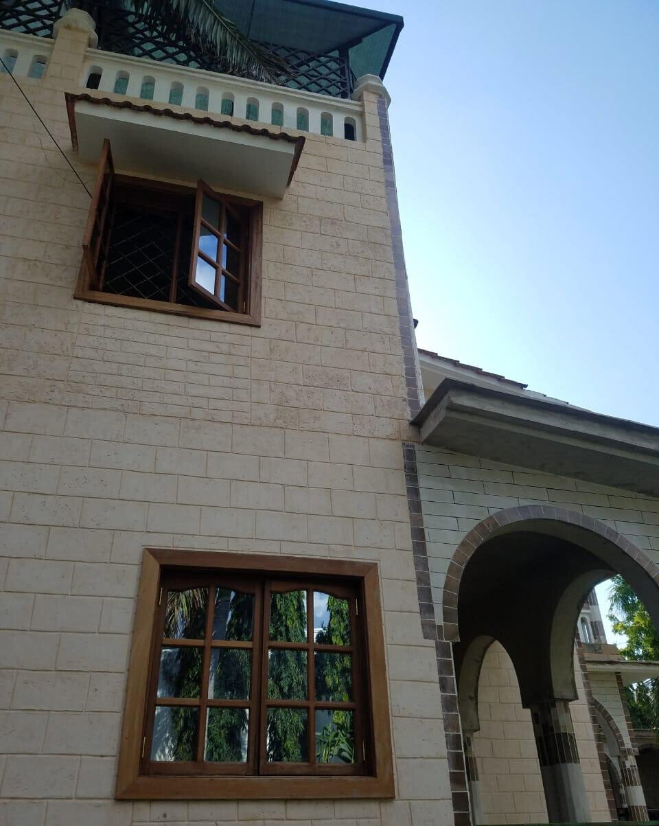 5BR All-Ensuite Corner Townhouse on Quarter Acre - Nyali