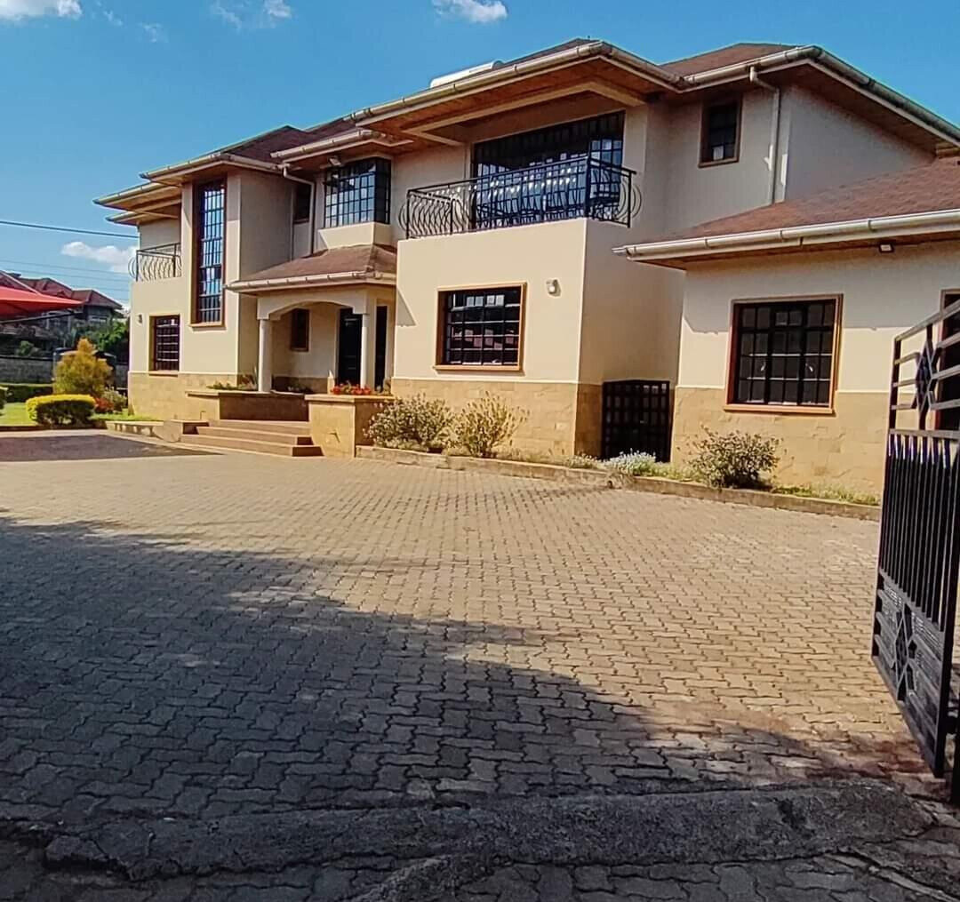 6-Ensuite Maisonette with Lush Gardens & DSQ – Karen