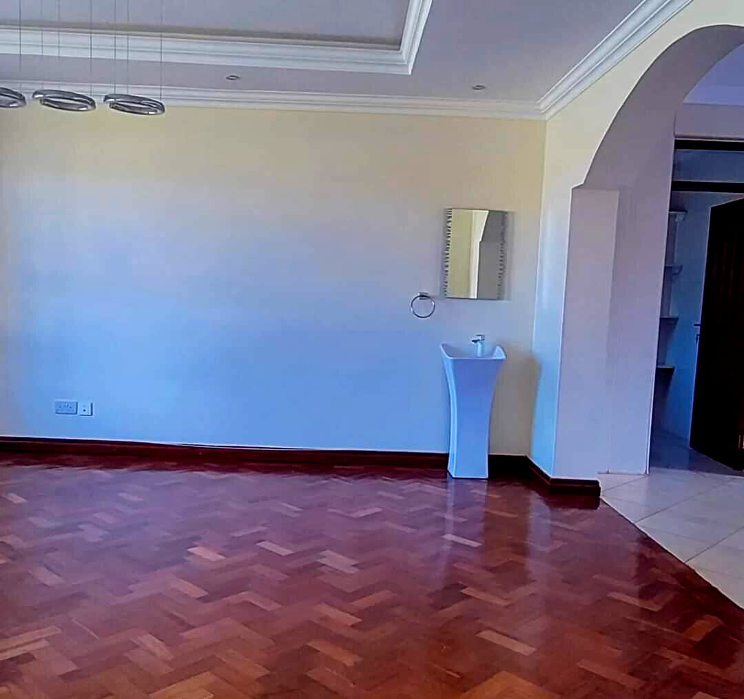 6-Ensuite Maisonette with Lush Gardens & DSQ – Karen