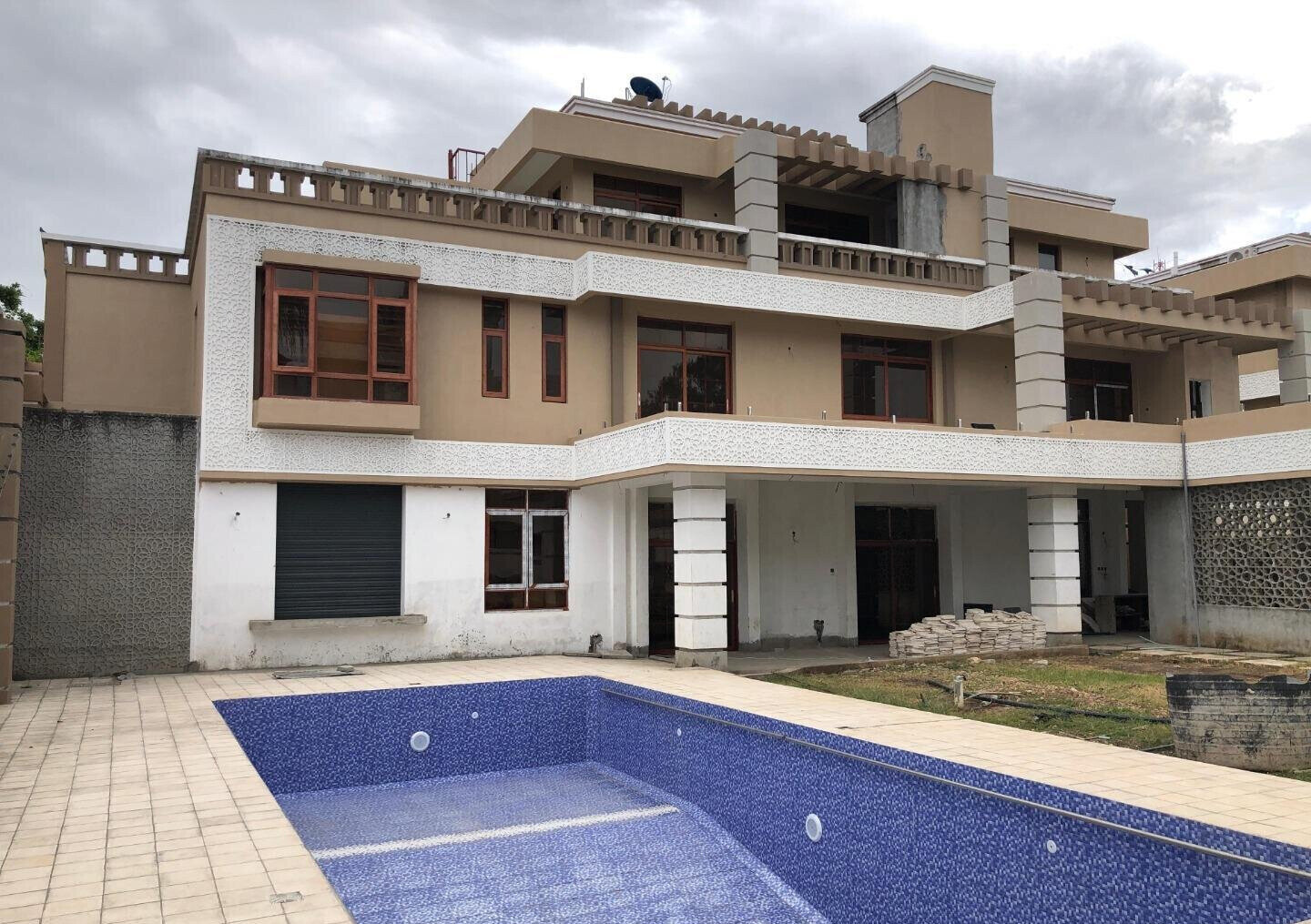 Newly Built 5BR Townhouse with Private Pool - Nyali