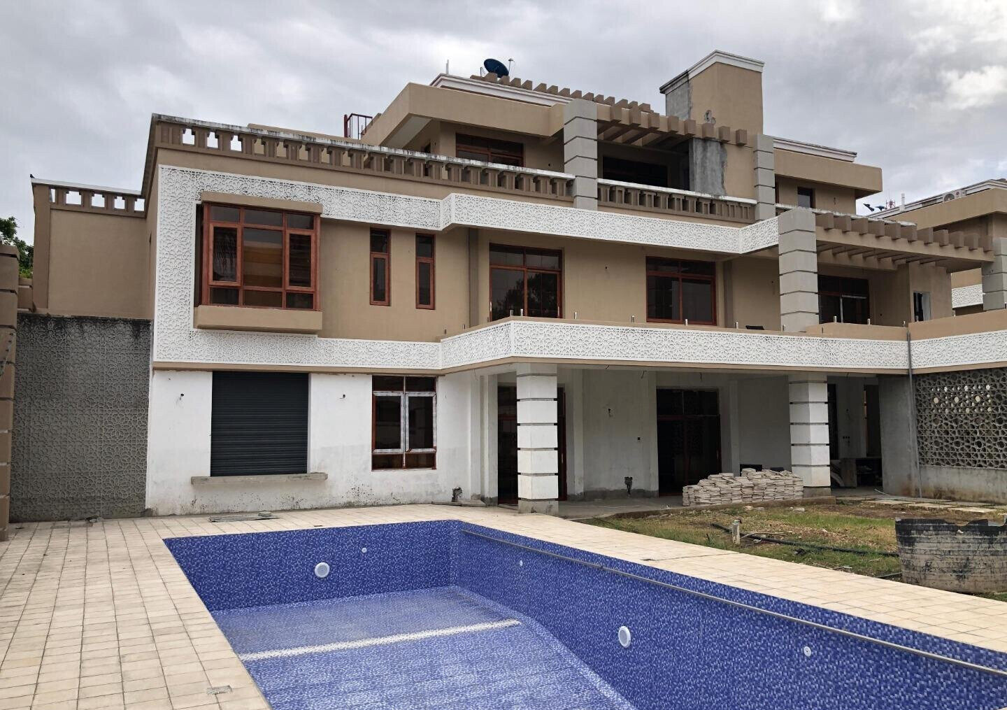 Newly Built 5BR Townhouse with Private Pool - Nyali