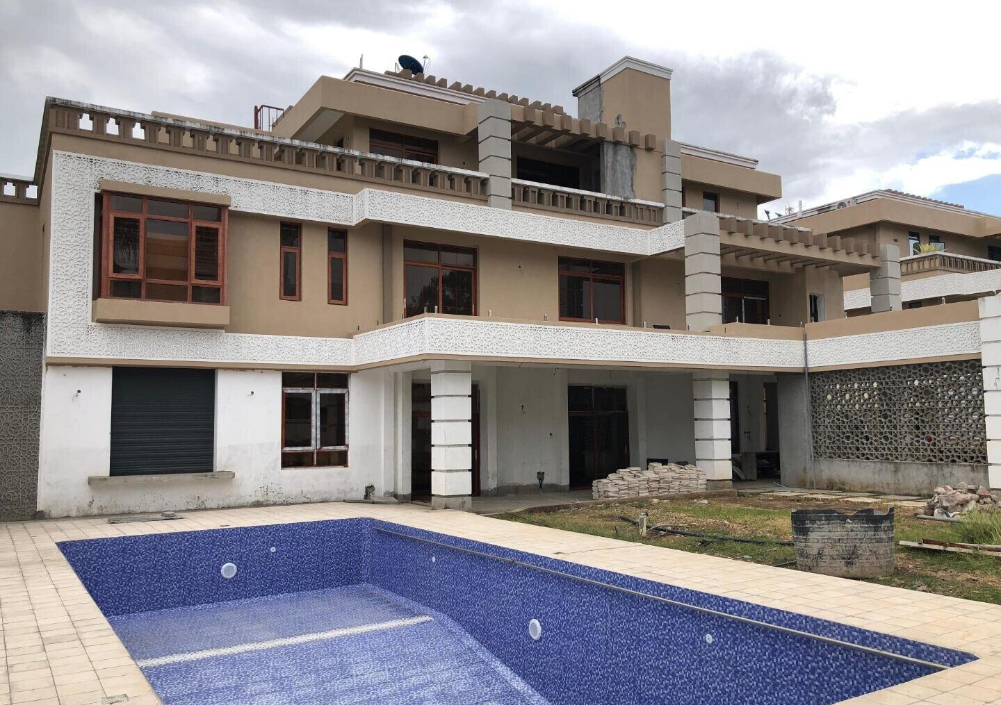Newly Built 5BR Townhouse with Private Pool - Nyali
