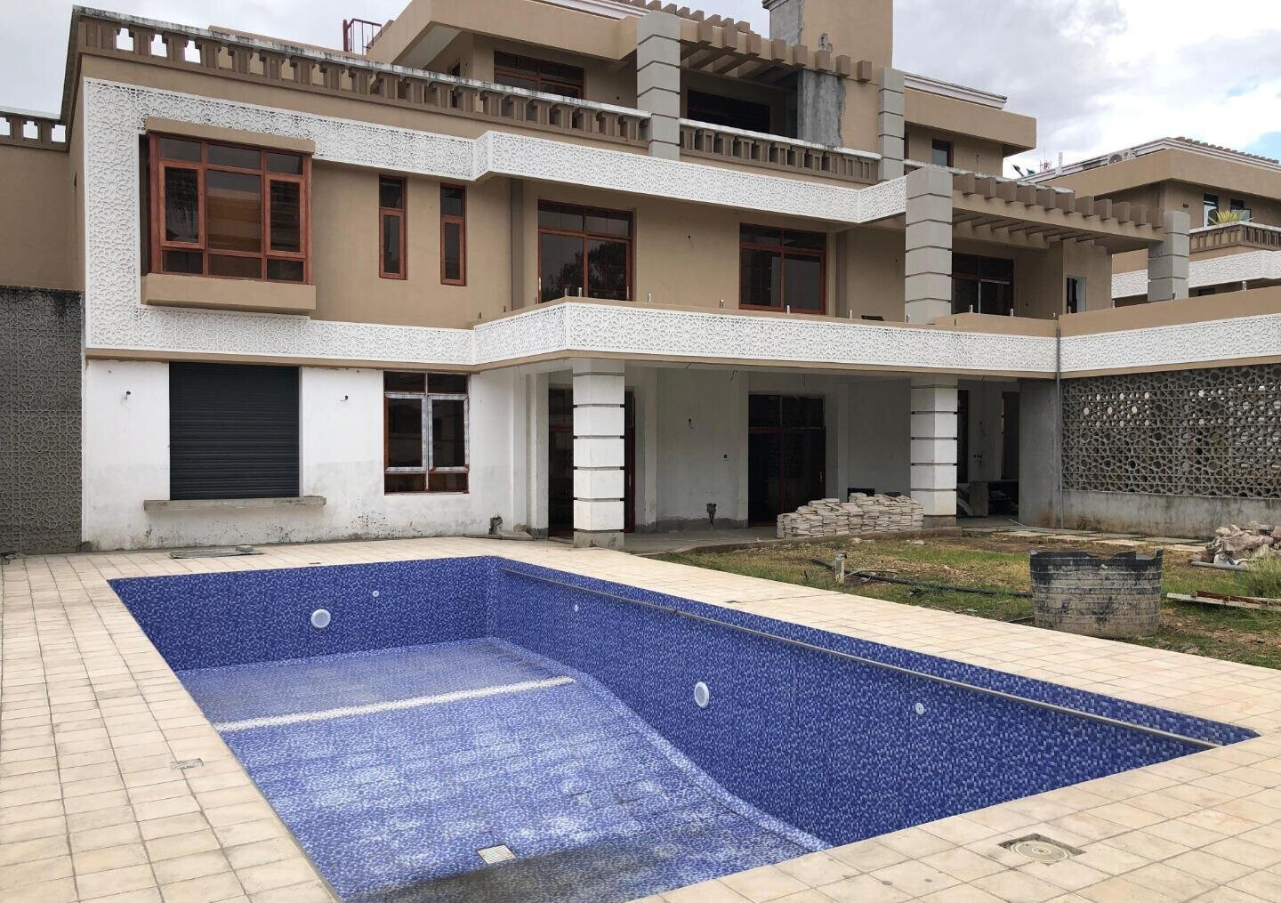 Newly Built 5BR Townhouse with Private Pool - Nyali