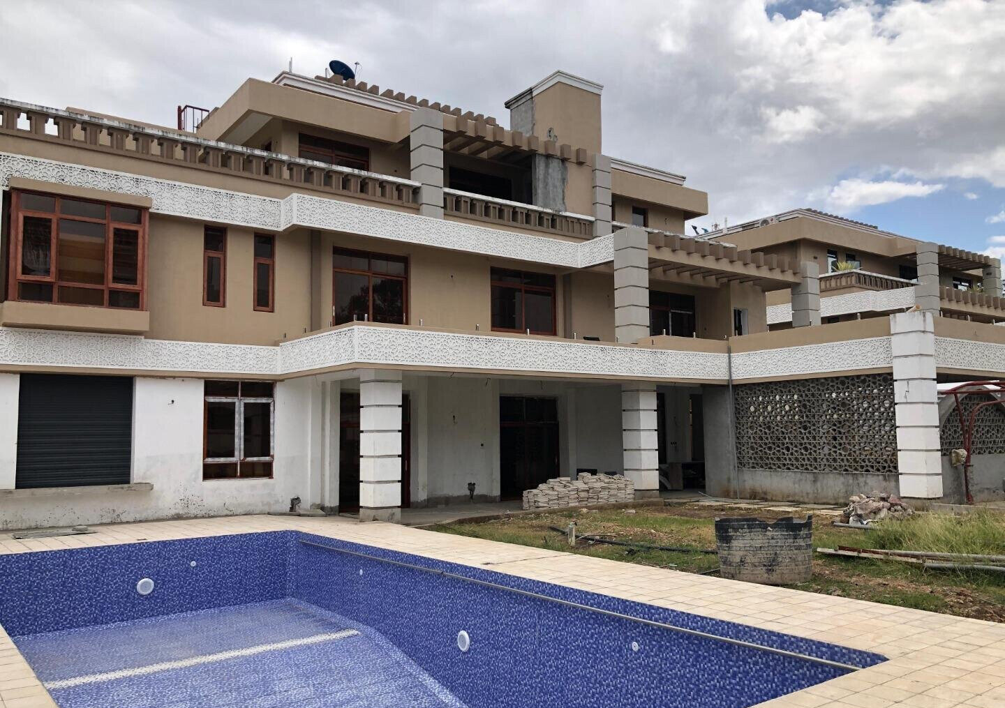 Newly Built 5BR Townhouse with Private Pool - Nyali