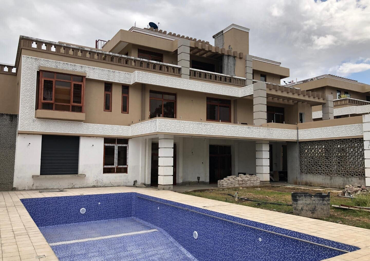 Newly Built 5BR Townhouse with Private Pool - Nyali