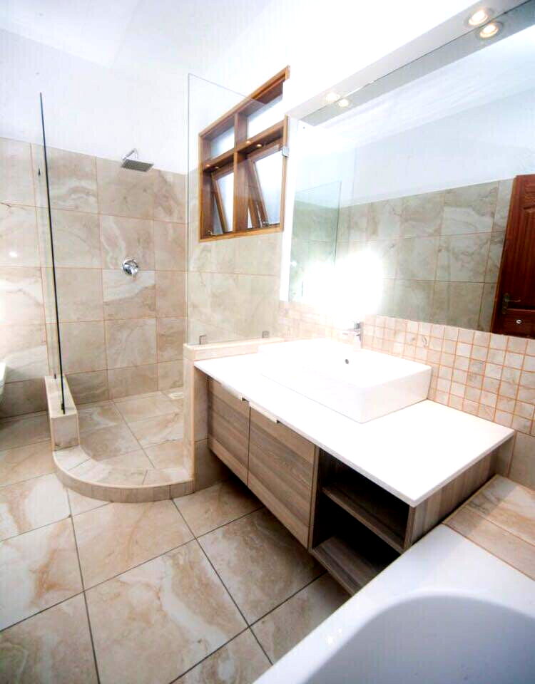 Contemporary Swahili-Design 4BR Villa with Private Garden - Nyali