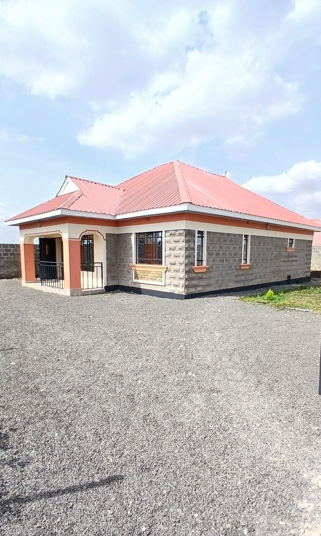 Modern 3BR Corner Bungalow with Ready Docs - Kitengela Yukos