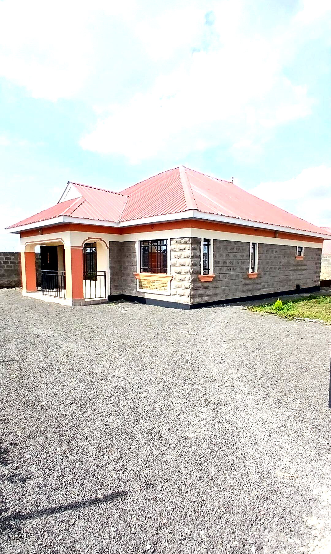 Modern 3BR Corner Bungalow with Ready Docs - Kitengela Yukos