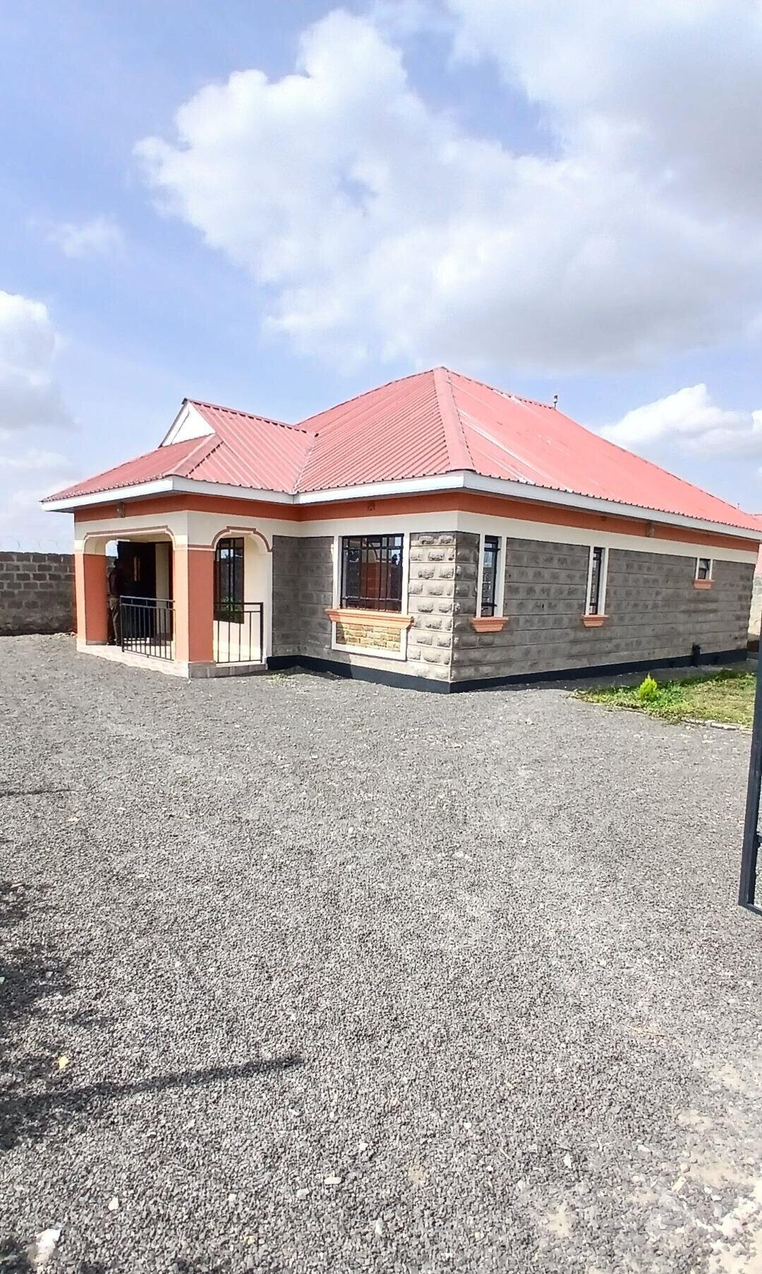 Modern 3BR Corner Bungalow with Ready Docs - Kitengela Yukos