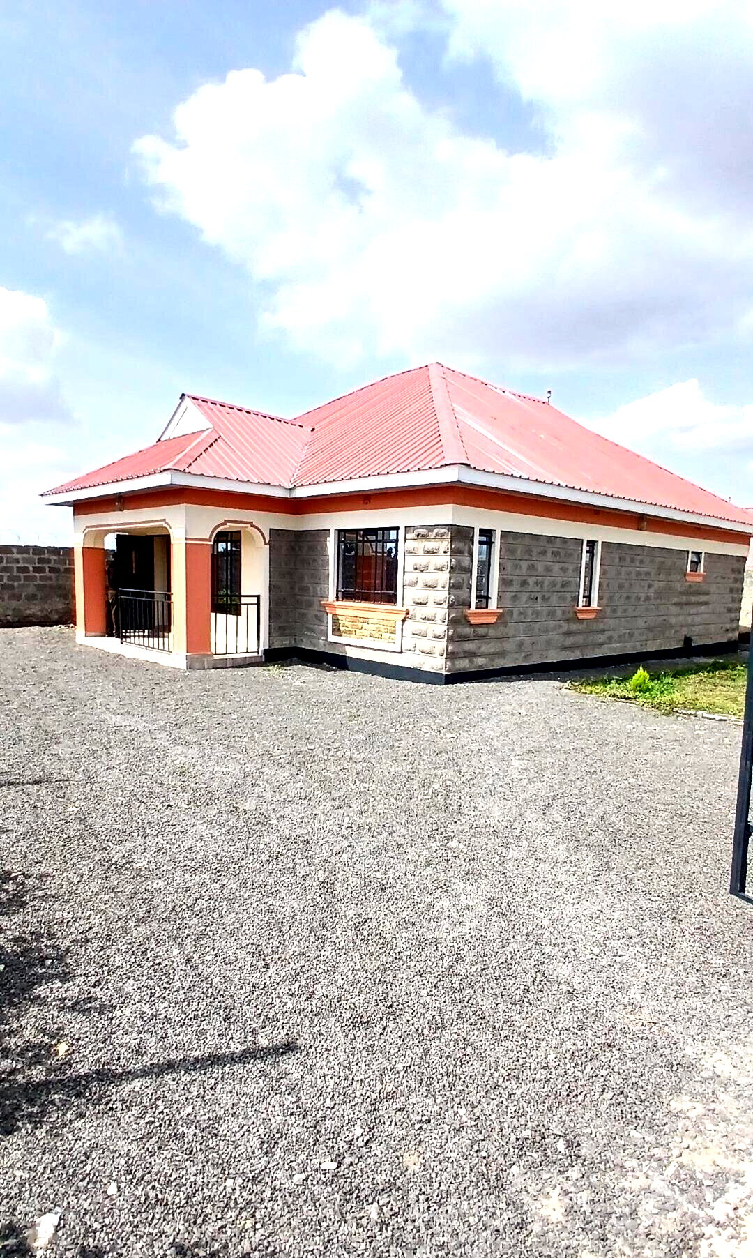 Modern 3BR Corner Bungalow with Ready Docs - Kitengela Yukos