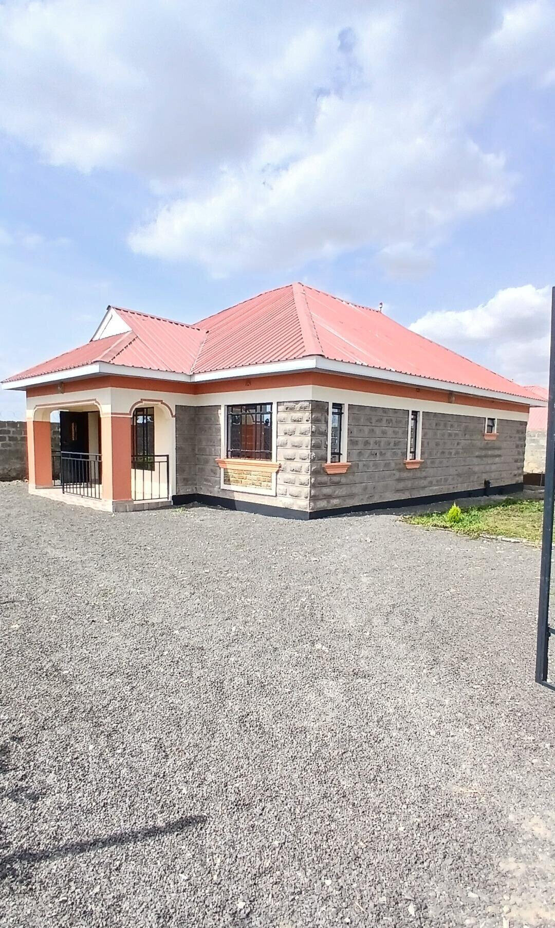 Modern 3BR Corner Bungalow with Ready Docs - Kitengela Yukos