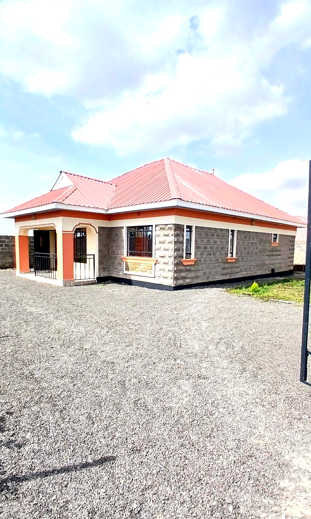 Modern 3BR Corner Bungalow with Ready Docs - Kitengela Yukos