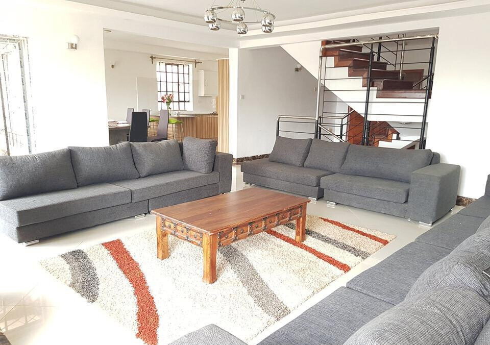 Sunken Lounge Townhouse with Fireplace & Garden - Kitisuru