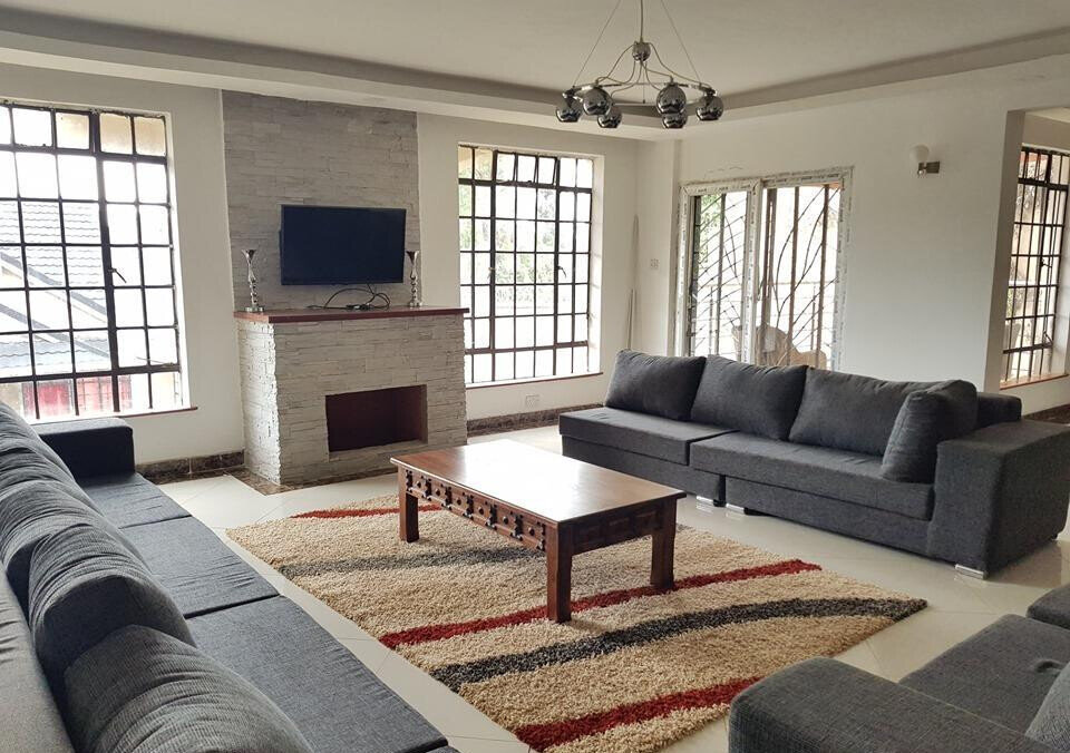 Sunken Lounge Townhouse with Fireplace & Garden - Kitisuru