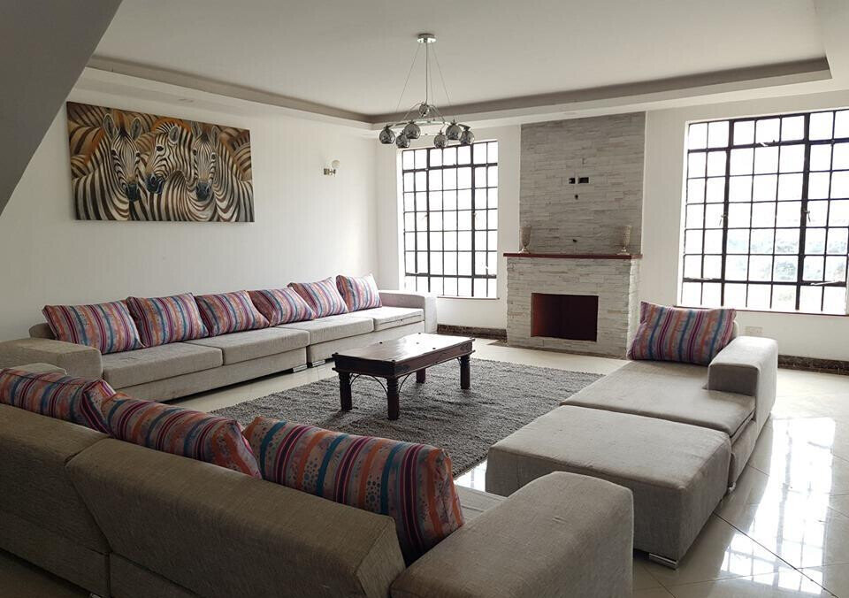 Sunken Lounge Townhouse with Fireplace & Garden - Kitisuru