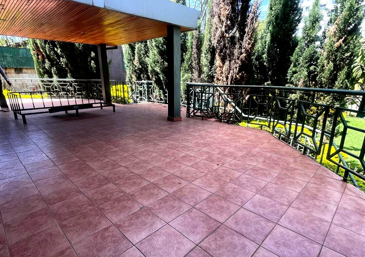 0.5-Acre Family Townhouse with Pool & Gym - Kileleshwa