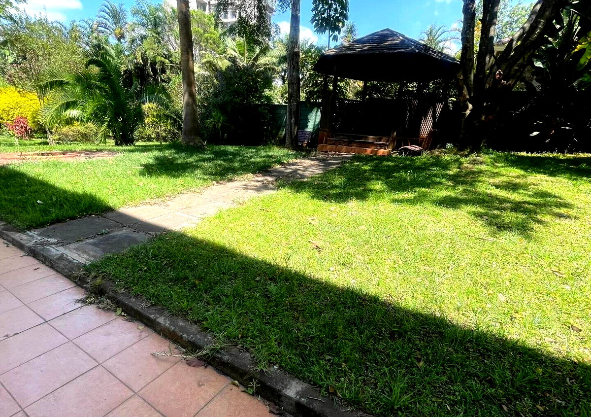 0.5-Acre Family Townhouse with Pool & Gym - Kileleshwa