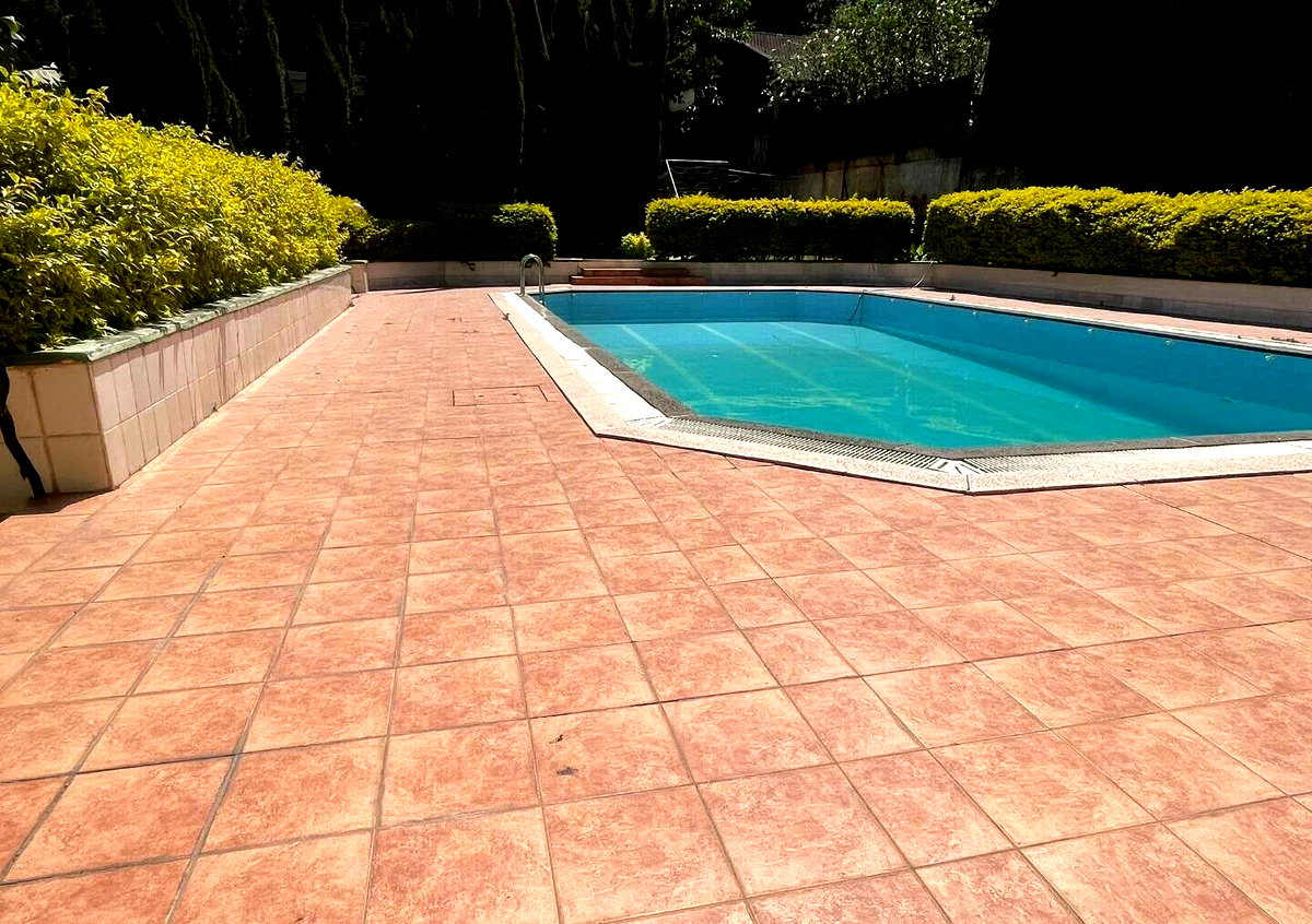 0.5-Acre Family Townhouse with Pool & Gym - Kileleshwa