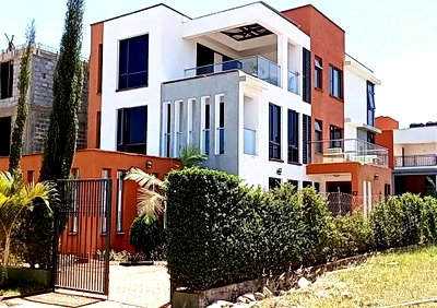 4BR Villa with DSQ & Solar Panels - Membley Gated Community