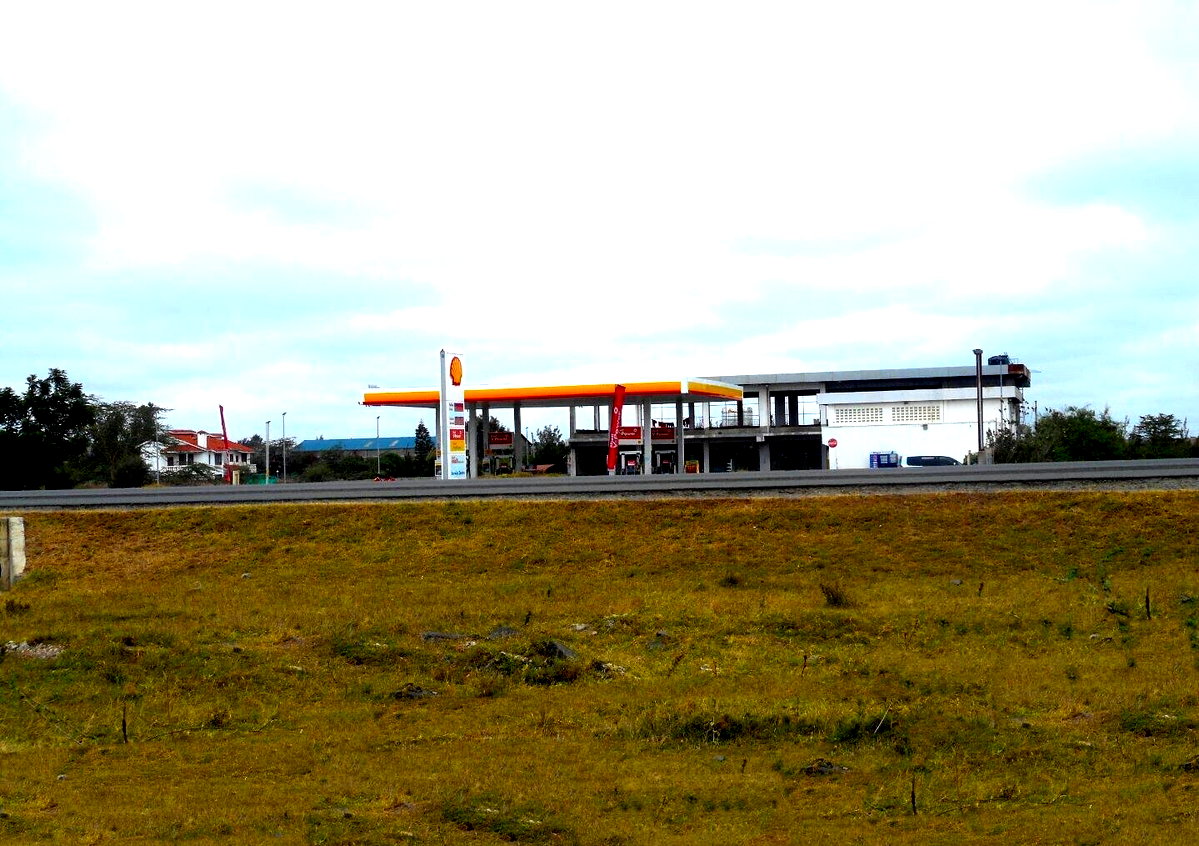 5-Acre Land with Garden and Parking - Mombasa Rd