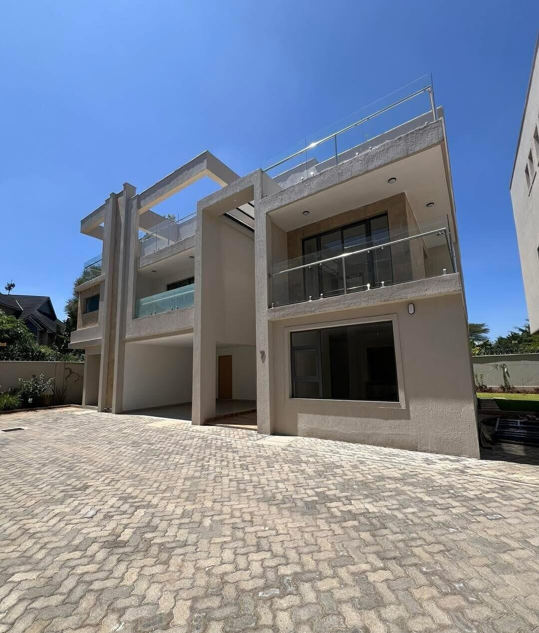 6-Ensuite Townhouse with Rooftop Terrace & Gym - Lavington