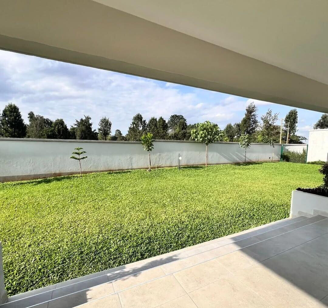 Luxury 5BR Villa on 0.16 Acre Plot