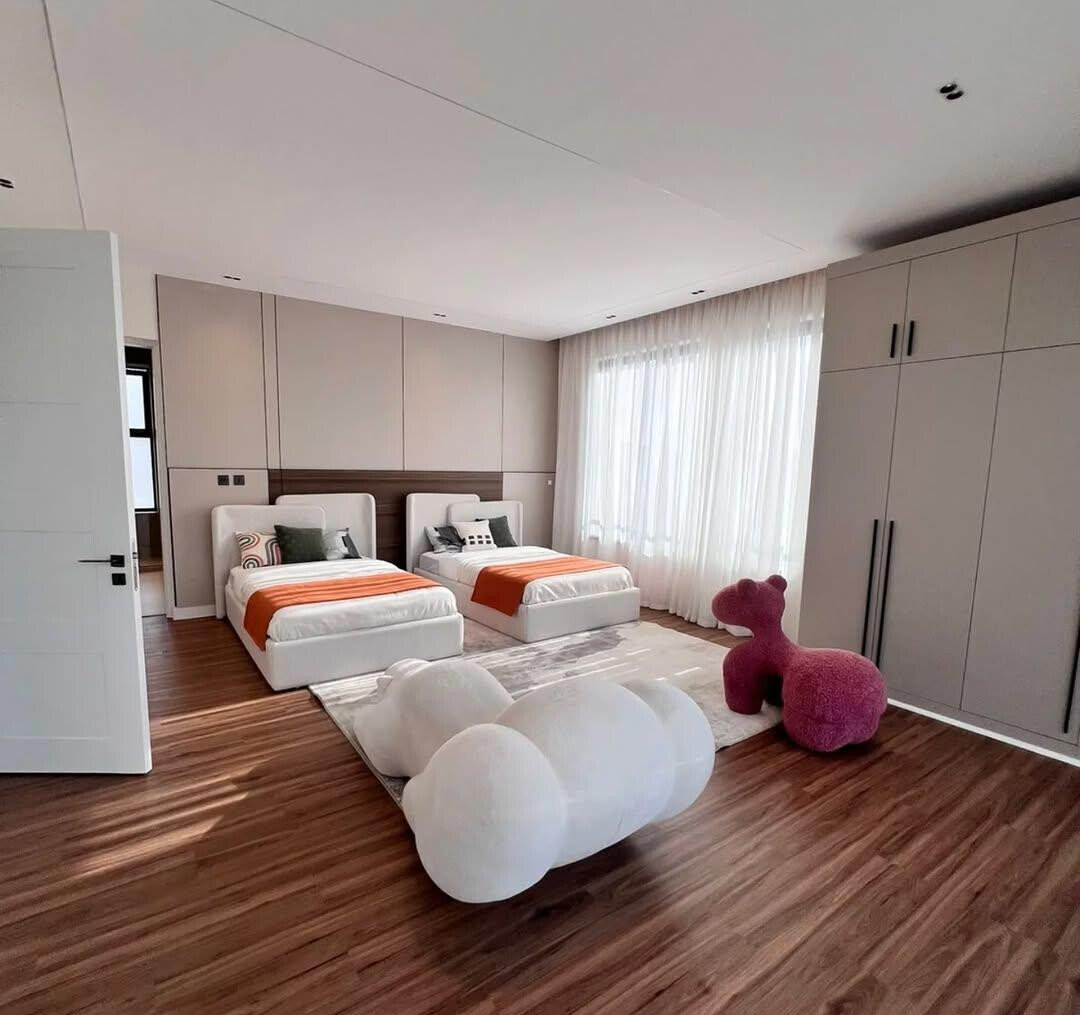 Luxury 5BR Villa on 0.16 Acre Plot