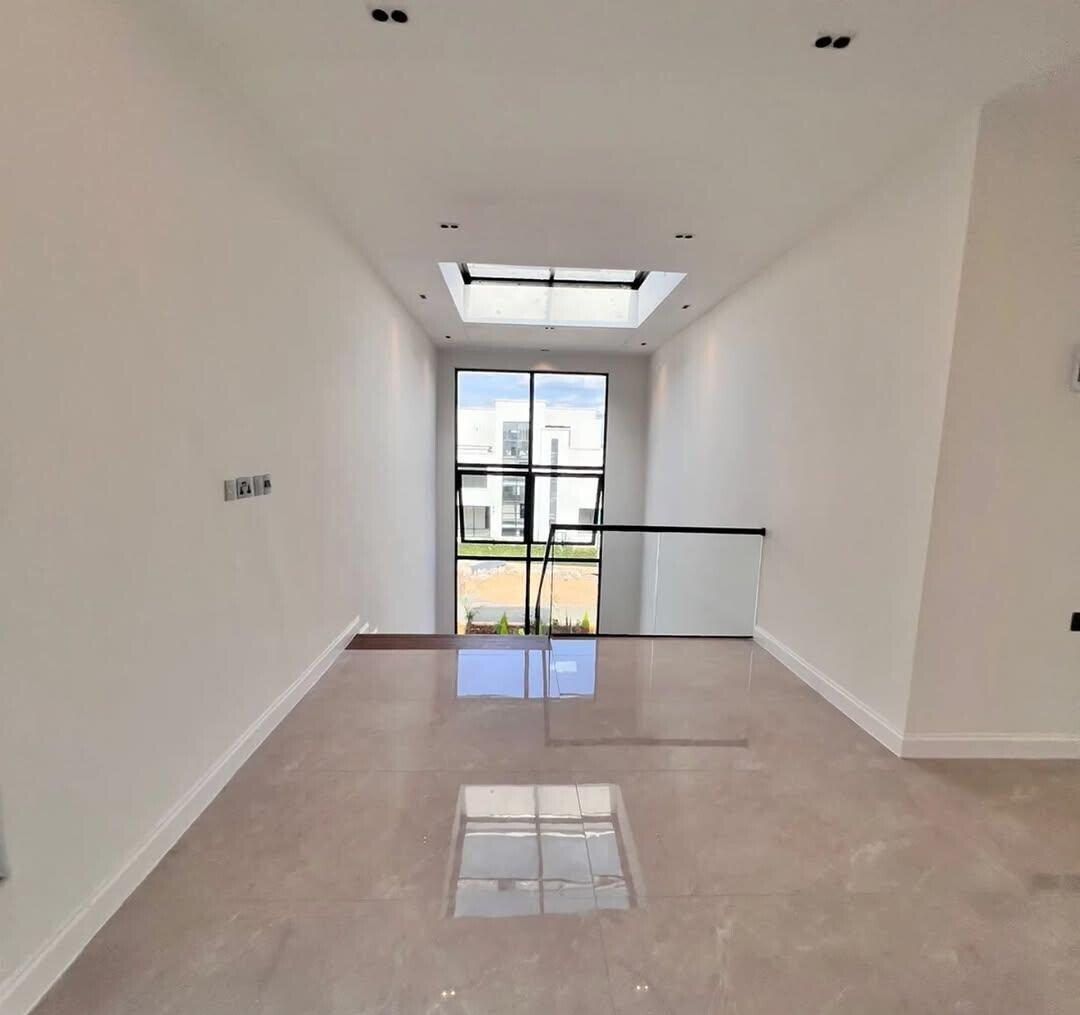 Luxury 5BR Villa on 0.16 Acre Plot