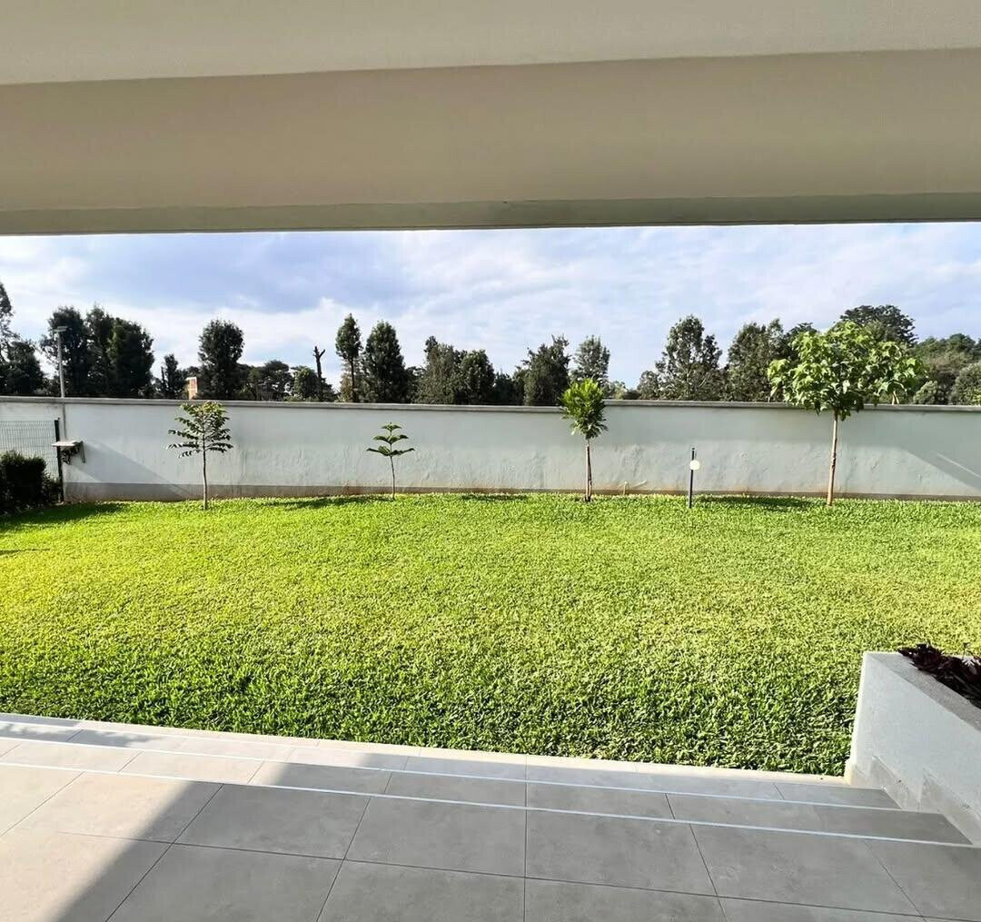 Luxury 5BR Villa on 0.16 Acre Plot