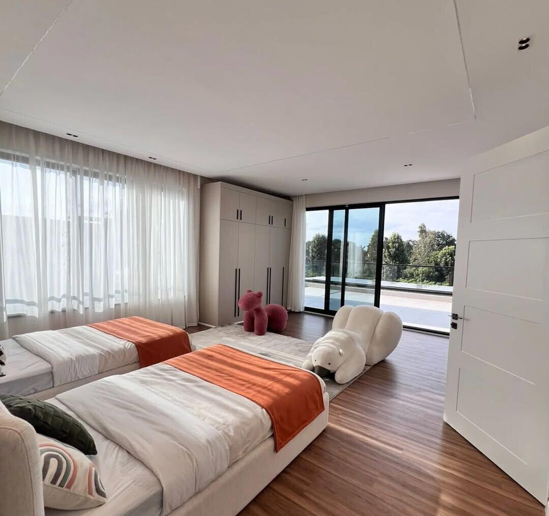 Luxury 5BR Villa on 0.16 Acre Plot